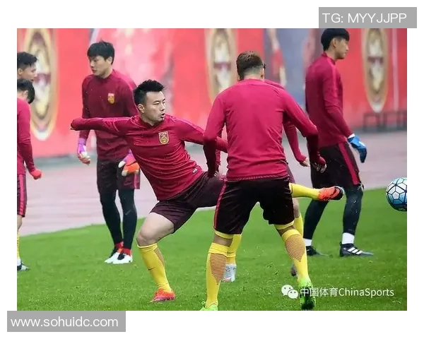 国足对阵韩国黄健翔激情解说引发球迷热议与期待