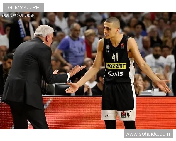 阿青年与坎布尔精彩对决视频回顾分析赛场亮点与球员表现 阿青年与坎布尔精彩对决视频回顾分析赛场亮点与球员表现